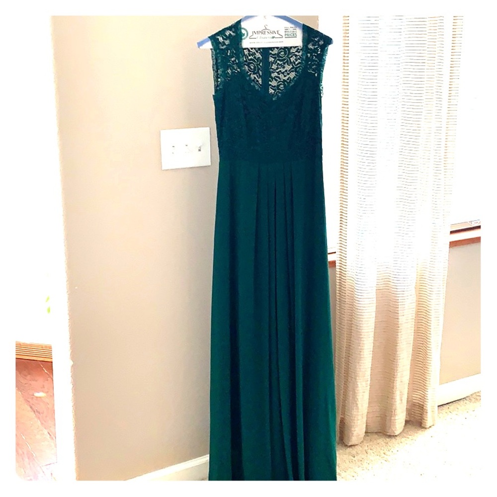 Gorgeous emerald green dress